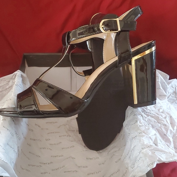 Black patent leather  Strappy Sandal with heel - Picture 3 of 4